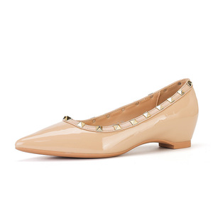 Zapatos de tacón de bloque con punta puntiaguda y tachuelas para mujer, color beige liso, forro de PU, tacón medio de 3cm/5cm - Product Image 5
