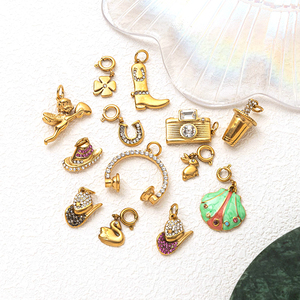 Iconos cotidianos y originales |   Colgantes de Acero Inoxidable con Baño de Oro PVD de 18K y Esmalte para Fabricación de Joyería DIY |   Amuletos de la Suerte - Product Image 4