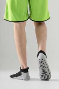 RATIVE Chaussettes d'hôpital antidérapantes antidérapantes avec pinces pour hommes et femmes Techniques tissées pour une utilisation dans le football - Product Image 6