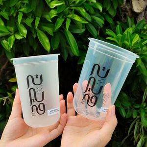 Nouveaux gobelets en plastique jetables personnalisables de différents styles, PP 90 mm, 500 ml, givrés, en forme de U, pour boissons, jus, café, thé, à emporter - Product Image 2