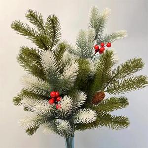 Ramas de Pino Artificial con Bayas Rojas y Flores para Decoración Navideña, Ramita de Bayas Realista con Efecto de Nieve - Product Image 3
