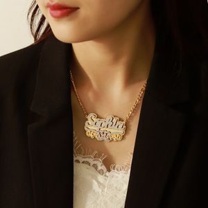 <span class=keywords><strong>Collana</strong></span> con <span class=keywords><strong>Nome</strong></span> Personalizzato WinWinWin, Placcata Oro Bicolore, Gioiello 3D con <span class=keywords><strong>Nome</strong></span> Personalizzato - Product Image 3