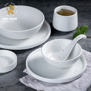 Assiettes de table en grès rugueux pour restaurant, bols à riz en céramique avec cuillère, vente en gros - Product Image 2