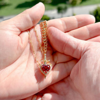 Yiwu DAICY gros Offre Spéciale coeur et épée collier en acier inoxydable chaîne cubaine couple collier pour les femmes cadeau