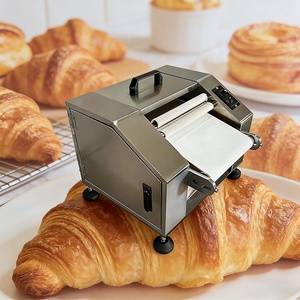 Equipo para Hacer Pan, Máquina Comercial de Sobremesa para Formar y Enrollar Croissants para Panadería y Pastelería - Product Image 5