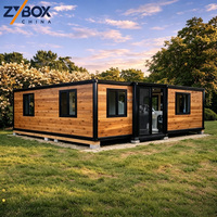 Casa Contenedor Expandible de 40 pies con Triple Ala, Acabado en Madera de Nogal Oscuro, Villa Modular Prefabricada de 2 Dormitorios, Hogar Cálido