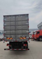 SINOTRUK HOWO 4x2 petit camion de boîte de livraison de 8 tonnes