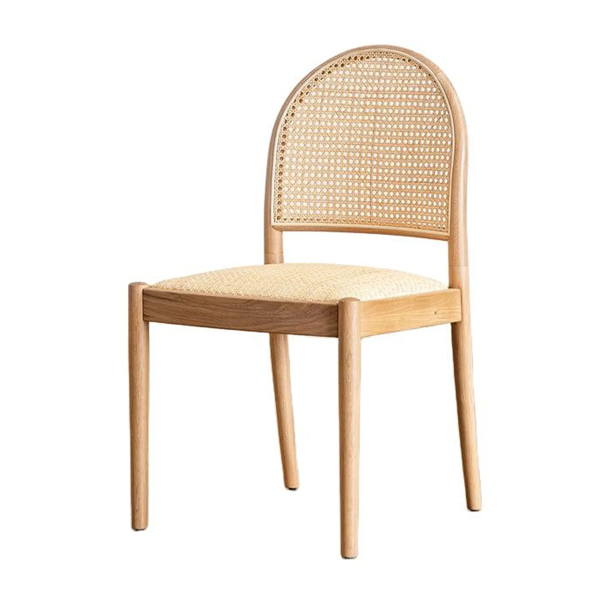 Asiento tejido de ratán natural y silla de comedor de roble con respaldo arqueado