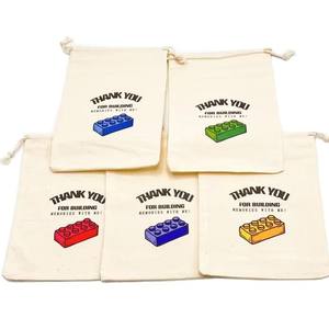 Sac cadeau en coton à motif de blocs recyclable avec poche à cordon, sac en jute pour fête d'anniversaire d'enfants, merci - Product Image 5