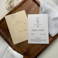 Invitation de Quinceañera Perle Bourgogne avec Enveloppe Imprimée Or, Carte de Faveur Noire et Blanche pour Anniversaire de Mariage pour les Invités