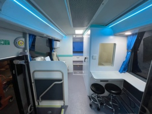 Camion-hôpital mobile équipé d'un échographe avec aménagement personnalisable pour le soutien médical lors d'événements sportifs - Product Image 4