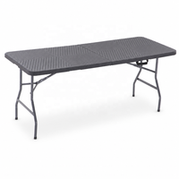 Table de banquet pliante rectangulaire robuste en plastique HDPE imitation rotin avec poignée pour la vente en gros