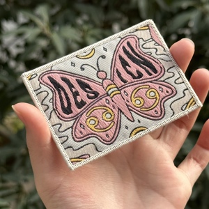 ป้ายทอแบบกำหนดเอง <span class=keywords><strong>สัญลักษณ์</strong></span>ความเป็นกลุ่ม สำหรับชมรมมอเตอร์ไซค์ ลายดอกไม้ หัวใจ เป็นมิตรกับสิ่งแวดล้อม ป้ายโพลีเอสเตอร์แบบเย็บติด - Product Image 3