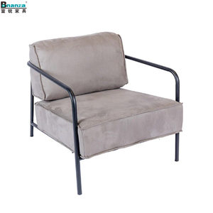 Sillón moderno de diseño simple de tela con barra de reposabrazos Asiento bajo en gris Blanco y negro - Product Image 2