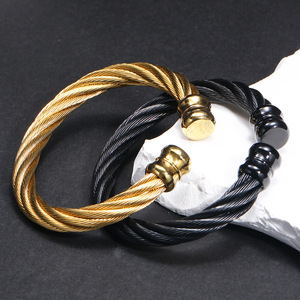 Bracelet Homme Domdomous Hop Accessoires Fabricants En Gros Personnalité En Acier Inoxydable Enroulement C-type Titane Tendance Rétro - Product Image 1