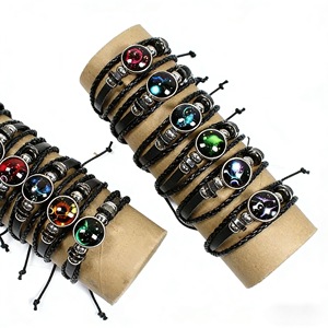Pulseras de Cuero Trenzado Multicapa Hechas a Mano que Brillan en la Oscuridad con los 12 Signos del Zodiaco para Parejas, Venta al por Mayor - Product Image 5