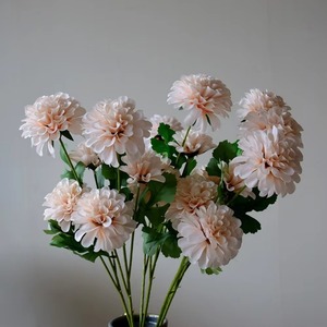 Fleurs artificielles de dahlia de haute qualité, 3 branches, fleurs artificielles en tissu de soie rouge pour la décoration de mariage, de maison et de fête - Product Image 4
