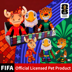 Jouets pour animaux de compagnie sous licence officielle Coupe du Monde <span class=keywords><strong>FIFA</strong></span> 2026, mascotte IP Clutch Maple Zayu, lot de 3 jouets à mâcher en peluche souple pour chien avec couineur - Product Image 1