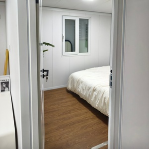 Casa Contenedor Plegable de Doble Ala de 40 pies, Hogar Prefabricado Expandible con Balcón y Terraza, Área de Extensión Exterior para Oficina, Edificio o Tienda - Product Image 6