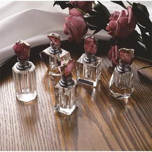 Bouteille <span class=keywords><strong>de</strong></span> <span class=keywords><strong>parfum</strong></span> en cristal avec bouchon en caoutchouc <span class=keywords><strong>de</strong></span> surface d'estampage à chaud et application <span class=keywords><strong>de</strong></span> pulvérisateur à pompe pour <span class=keywords><strong>eau</strong></span> bouillante - Product Image 2