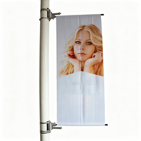 Support de bannière pour poteau de rue avec bras de serrage et ressort de tension pour affichage de bannière simple ou double face sur poteau d'éclairage
