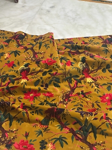 Cortinas de Tela con Estampado Floral de Aves en Amarillo Mostaza, 100% Algodón con Revestimiento de PVC, para Tapicería, Cojines y Decoración del Hogar - Product Image 1