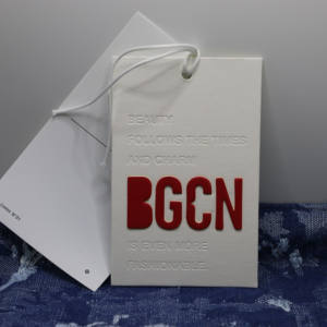 بطاقة ملابس عالية الجودة بتصميم عصري مخصص وشعار ثلاثي الأبعاد لعلامة تجارية فاخرة - Product Image 4