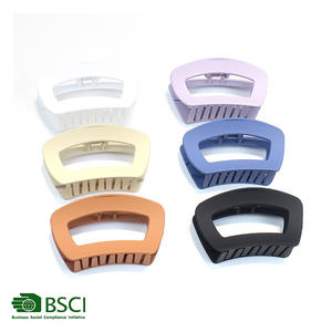 YIYI بيع بالجملة مخصص كوري ins مشبك مخلب مربع مجوف أسود دائم مشابك بلاستيكية مشابك شعر سميك للنساء - Product Image 1