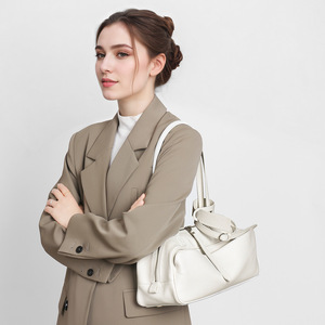 Bolso Boston de Lujo de Primera Calidad en Piel Vacuna, Bolso de Hombro Simple y Moderno para Otoño Invierno - Product Image 3