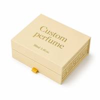 Boîtes rigides recyclables personnalisées en blanc crème pour cosmétiques et parfums, avec estampage à chaud doré, impression quadricolore et motif clé grecque