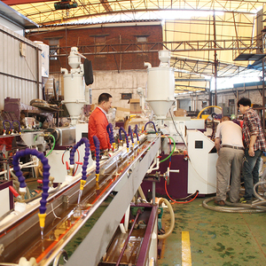 Máy đùn nhựa trục vít đơn <span class=keywords><strong>PU</strong></span> Dây chuyền sản xuất ống khí nén với hộp số và động cơ - Product Image 2