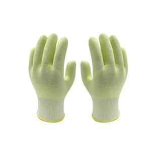Guantes resistentes a cortes HPPE nivel 3 con recubrimiento de nitrilo y puntos para la industria química y trabajos de carpintería - Product Image 1