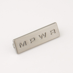 Logotipo grabado <span class=keywords><strong>de</strong></span> níquel cepillado en <span class=keywords><strong>etiquetas</strong></span> <span class=keywords><strong>de</strong></span> Metal personalizadas con pasador <span class=keywords><strong>de</strong></span> <span class=keywords><strong>seguridad</strong></span> Placa <span class=keywords><strong>de</strong></span> identificación <span class=keywords><strong>de</strong></span> Metal personalizada <span class=keywords><strong>para</strong></span> <span class=keywords><strong>ropa</strong></span> - Product Image 2