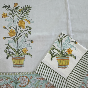 Nappe Rectangle indienne en coton à imprimé floral avec 6 serviettes assorties Ensemble de couvertures de table à manger cadeau de pendaison de crémaillère - Product Image 1