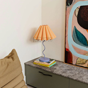 Lámpara de mesa minimalista nórdica creativa, base flexible E27 LED 36V para decoración de dormitorio y habitación infantil - Product Image 2