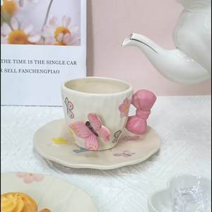 Tasses et soucoupes à café peintes à la main pour le thé de l'après-midi, jolies tasses en céramique en forme de papillon en trois dimensions - Product Image 6