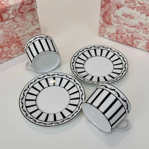 Ensemble de tasses et soucoupes à café rayées noir et blanc, luxueuses et très vendues, dans un coffret cadeau pour fêtes et anniversaires - Product Image 1