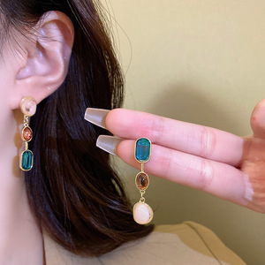 Tempérament asymétrique, boucles d'oreilles en cristal coloré, boucles d'oreilles exquises rétro françaises pour femmes, sensation haut de gamme personnalisée, super - Product Image 2