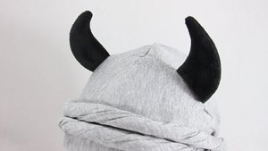 Moda Halloween Dress up Party Hat Hip Hop Skull Caps Devil Horn Turban Satin Lined Bonnet para Mujeres Hombres - Product Image 3