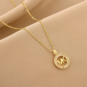 Yeni 18K altın kaplama 316L paslanmaz çelik kolye elmas yuvarlak mektup <span class=keywords><strong>MK</strong></span> kolye kolye düğün sevgililer günü hediyesi için - Product Image 4