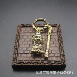Llavero Colgante de Latón con Forma 3D del Rey Mono Sun Wukong y Bastón Dorado, Hecho a Mano, Accesorio para Coche o Bolso - Product Image 2