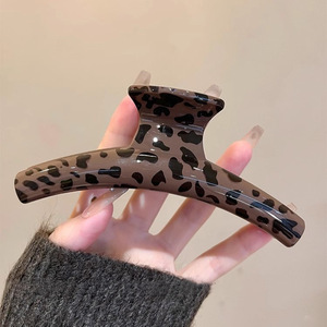 Pinzas para el Cabello con Estampado de Leopardo, Elegantes Pinzas Cuadradas, Triangulares y Cruzadas para Mujer, Pinzas de Plástico Antideslizantes para Cola de Caballo - Product Image 5