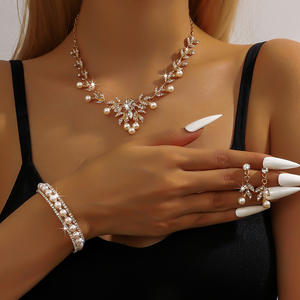 Elegante Juego de Collar y Pendientes Románticos con Hojas de Circonio y Perlas de Imitación, Chapado en Oro, Aleación de Zinc, Joyería para Mujer - Product Image 2