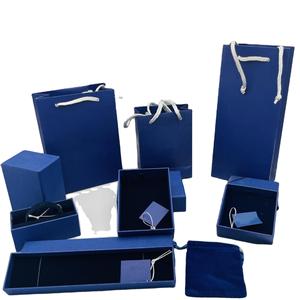 Boîte à bijoux haut de gamme internationale bleu foncé avec logo argenté – Fournisseur d'usine de boîtes à bijoux, prend en charge la vente en gros - Product Image 2