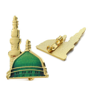 Épingle à badge chaude Épingles de pulvérisation de couleur or de luxe Conception de château 3D personnalisée Épingles en <span class=keywords><strong>métal</strong></span> en alliage de zinc en gros pour chapeaux ou vêtements - Product Image 3