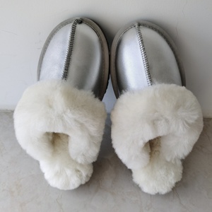 Pantoufles <span class=keywords><strong>en</strong></span> fourrure de mouton imperméables, pantoufles unisexes <span class=keywords><strong>d</strong></span>'hiver <span class=keywords><strong>en</strong></span> fourrure <span class=keywords><strong>d</strong></span>'<span class=keywords><strong>agneau</strong></span> australienne, maison chaude <span class=keywords><strong>en</strong></span> <span class=keywords><strong>peau</strong></span> de mouton - Product Image 1