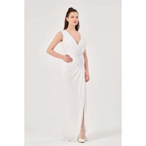 ชุดราตรีผ้าซาตินสีขาวหรูหรา คอวี ผูกเอวแบบธรรมชาติ - Product Image 3