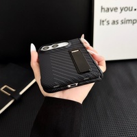 Étui de téléphone personnalisé en fibre de carbone texturée pour iPhone Duo avec protection à 360° °   Protecteur d'écran avant fin et rigide en polycarbonate pour Strip Stand