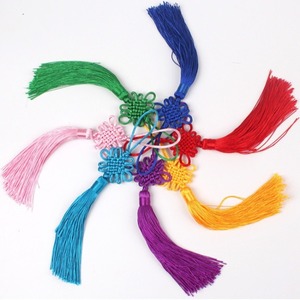 Porte-clés Nœud Chinois avec Petit Pompon en Nylon, Décoration de Voiture, Pendentif de Téléphone Portable, Cadeau, Vente en Gros, Multicolore - Product Image 1