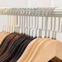 Cintres en bois pour magasins de vêtements, cintres en bois massif, vente en gros de cintres en bois massif